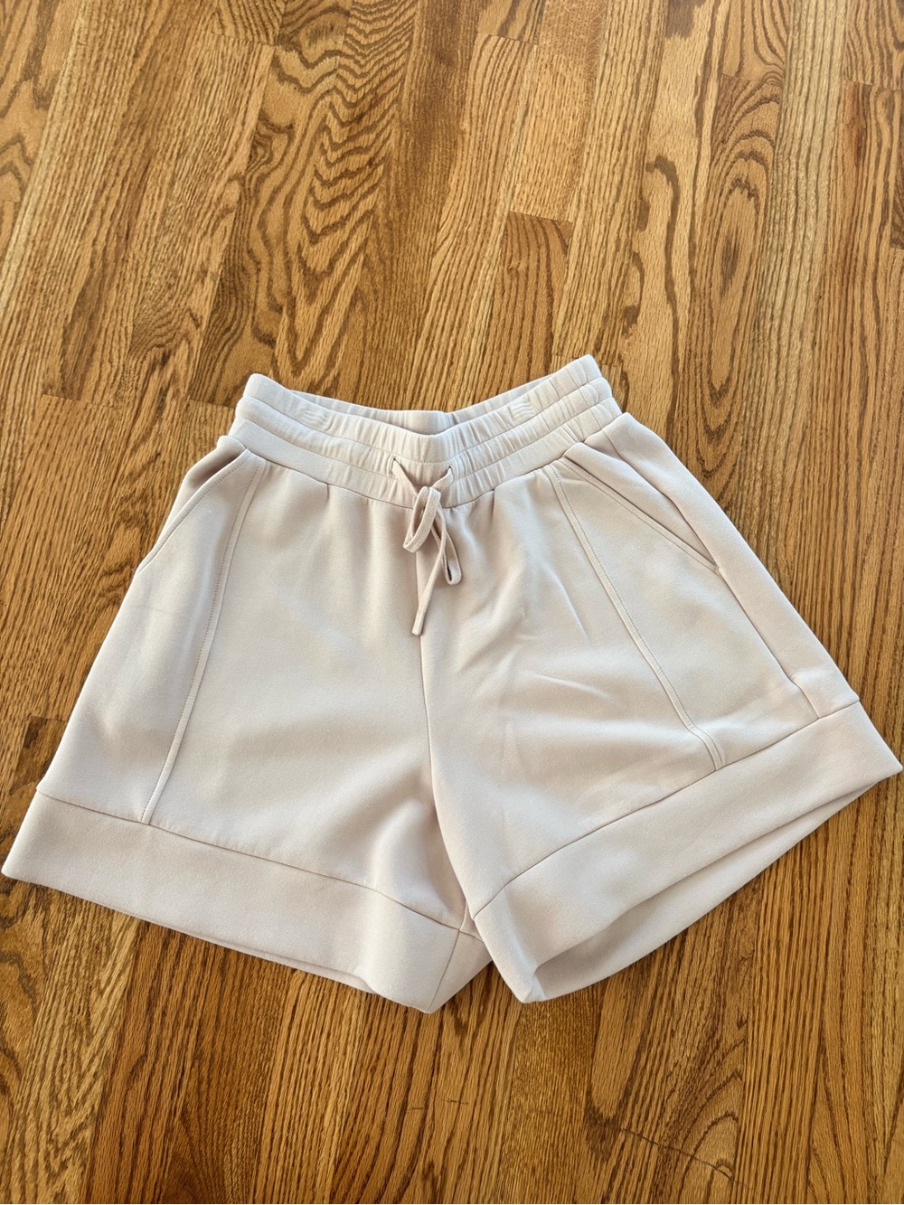 Varley Cream Drawstring Athletic Shorts